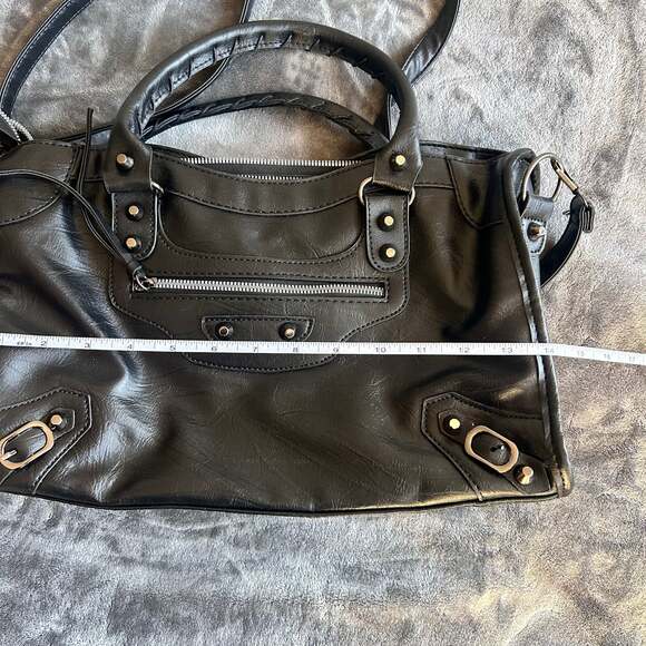 Classic Black City Moto Style Bag – Vegan Leather, Edgy & Practical - Picture 5 of 8